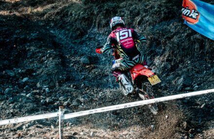 Strong performance at Assoluti d’Italia Enduro Round 2 in Pomarance: two podiums for the team. Discover the full photo gallery.