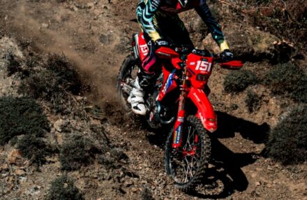 Strong performance at Assoluti d’Italia Enduro Round 2 in Pomarance: two podiums for the team. Discover the full photo gallery.