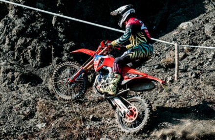 Strong performance at Assoluti d’Italia Enduro Round 2 in Pomarance: two podiums for the team. Discover the full photo gallery.