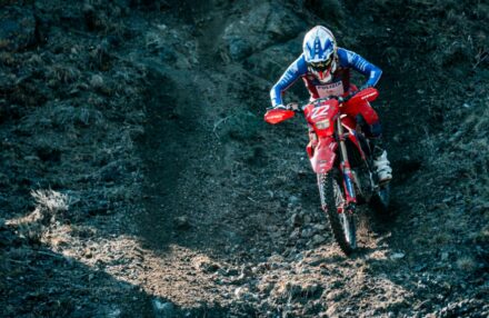 Strong performance at Assoluti d’Italia Enduro Round 2 in Pomarance: two podiums for the team. Discover the full photo gallery.