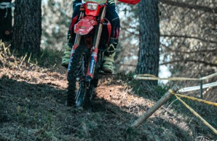 Strong performance at Assoluti d’Italia Enduro Round 2 in Pomarance: two podiums for the team. Discover the full photo gallery.