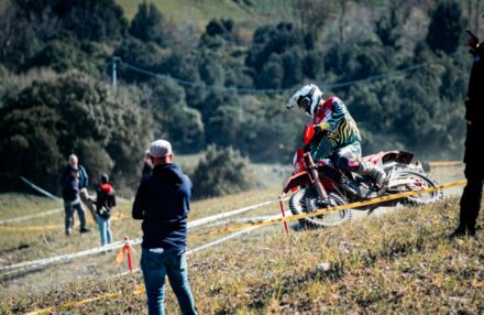 Strong performance at Assoluti d’Italia Enduro Round 2 in Pomarance: two podiums for the team. Discover the full photo gallery.
