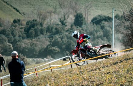Strong performance at Assoluti d’Italia Enduro Round 2 in Pomarance: two podiums for the team. Discover the full photo gallery.