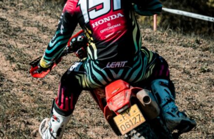 Strong performance at Assoluti d’Italia Enduro Round 2 in Pomarance: two podiums for the team. Discover the full photo gallery.