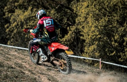 Strong performance at Assoluti d’Italia Enduro Round 2 in Pomarance: two podiums for the team. Discover the full photo gallery.