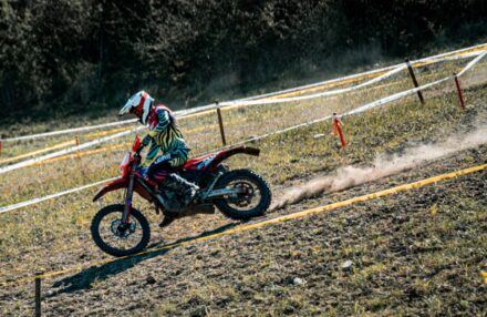 Strong performance at Assoluti d’Italia Enduro Round 2 in Pomarance: two podiums for the team. Discover the full photo gallery.