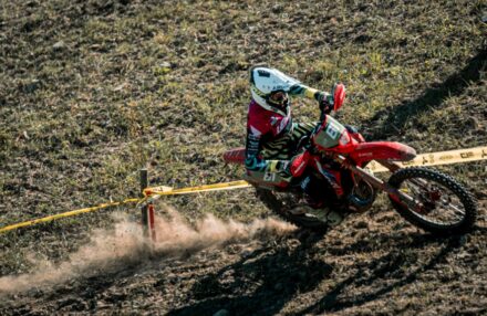 Strong performance at Assoluti d’Italia Enduro Round 2 in Pomarance: two podiums for the team. Discover the full photo gallery.