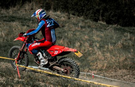 Strong performance at Assoluti d’Italia Enduro Round 2 in Pomarance: two podiums for the team. Discover the full photo gallery.