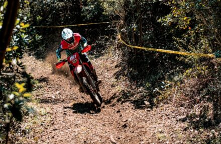 Strong performance at Assoluti d’Italia Enduro Round 2 in Pomarance: two podiums for the team. Discover the full photo gallery.
