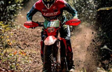 Strong performance at Assoluti d’Italia Enduro Round 2 in Pomarance: two podiums for the team. Discover the full photo gallery.