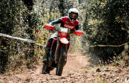 Strong performance at Assoluti d’Italia Enduro Round 2 in Pomarance: two podiums for the team. Discover the full photo gallery.