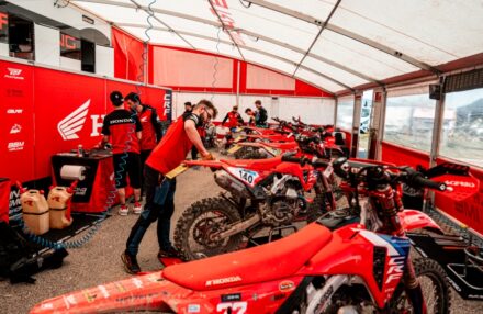 Strong performance at Assoluti d’Italia Enduro Round 2 in Pomarance: two podiums for the team. Discover the full photo gallery.