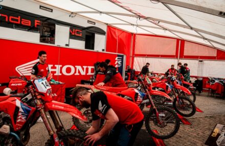 Strong performance at Assoluti d’Italia Enduro Round 2 in Pomarance: two podiums for the team. Discover the full photo gallery.