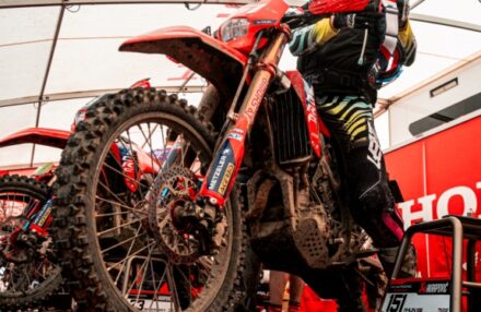 Strong performance at Assoluti d’Italia Enduro Round 2 in Pomarance: two podiums for the team. Discover the full photo gallery.