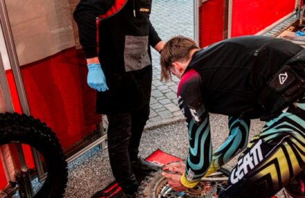 Strong performance at Assoluti d’Italia Enduro Round 2 in Pomarance: two podiums for the team. Discover the full photo gallery.