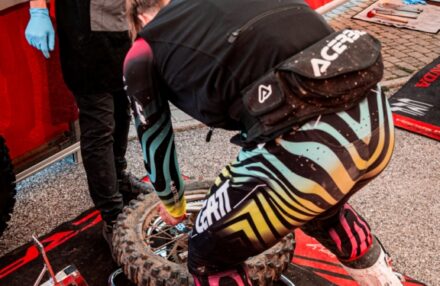 Strong performance at Assoluti d’Italia Enduro Round 2 in Pomarance: two podiums for the team. Discover the full photo gallery.