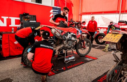 Strong performance at Assoluti d’Italia Enduro Round 2 in Pomarance: two podiums for the team. Discover the full photo gallery.