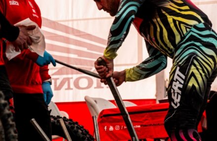 Strong performance at Assoluti d’Italia Enduro Round 2 in Pomarance: two podiums for the team. Discover the full photo gallery.