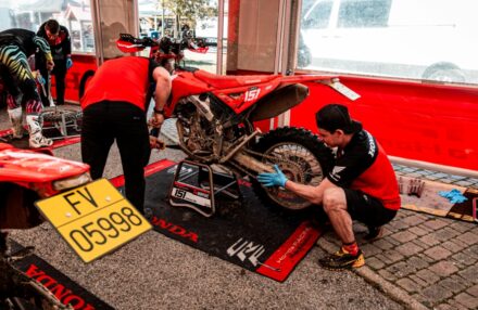 Strong performance at Assoluti d’Italia Enduro Round 2 in Pomarance: two podiums for the team. Discover the full photo gallery.