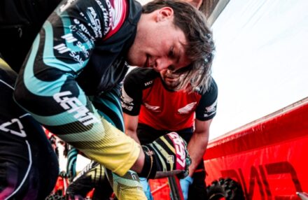 Strong performance at Assoluti d’Italia Enduro Round 2 in Pomarance: two podiums for the team. Discover the full photo gallery.