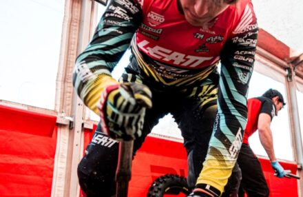 Strong performance at Assoluti d’Italia Enduro Round 2 in Pomarance: two podiums for the team. Discover the full photo gallery.