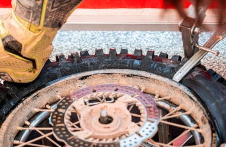 Strong performance at Assoluti d’Italia Enduro Round 2 in Pomarance: two podiums for the team. Discover the full photo gallery.