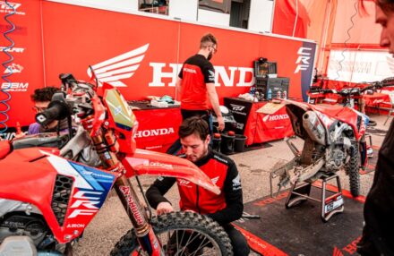 Strong performance at Assoluti d’Italia Enduro Round 2 in Pomarance: two podiums for the team. Discover the full photo gallery.