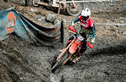 Strong performance at Assoluti d’Italia Enduro Round 2 in Pomarance: two podiums for the team. Discover the full photo gallery.