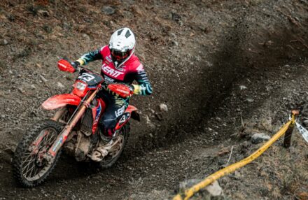 Strong performance at Assoluti d’Italia Enduro Round 2 in Pomarance: two podiums for the team. Discover the full photo gallery.