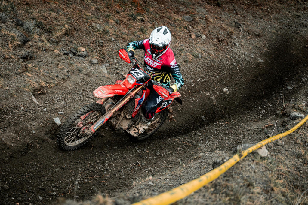 Strong performance at Assoluti d’Italia Enduro Round 2 in Pomarance: two podiums for the team. Discover the full photo gallery.