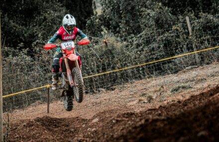 Strong performance at Assoluti d’Italia Enduro Round 2 in Pomarance: two podiums for the team. Discover the full photo gallery.