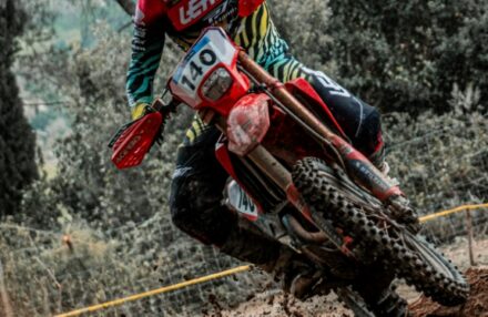 Strong performance at Assoluti d’Italia Enduro Round 2 in Pomarance: two podiums for the team. Discover the full photo gallery.