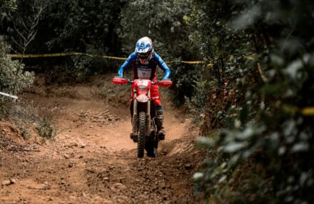Strong performance at Assoluti d’Italia Enduro Round 2 in Pomarance: two podiums for the team. Discover the full photo gallery.