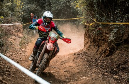 Strong performance at Assoluti d’Italia Enduro Round 2 in Pomarance: two podiums for the team. Discover the full photo gallery.