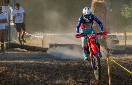Round 4 Assoluti d'Italia in Pianello Val Tidone: Bernardini returns to racing, both he and Oldrati reach the podium. Ahlin and Corsi impress. Discover the gallery
