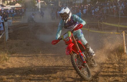 Round 4 Assoluti d'Italia in Pianello Val Tidone: Bernardini returns to racing, both he and Oldrati reach the podium. Ahlin and Corsi impress. Discover the gallery