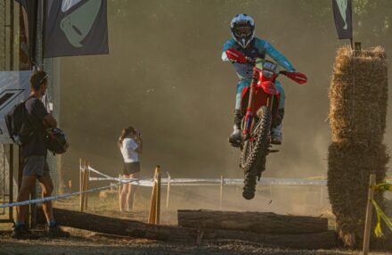Round 4 Assoluti d'Italia in Pianello Val Tidone: Bernardini returns to racing, both he and Oldrati reach the podium. Ahlin and Corsi impress. Discover the gallery