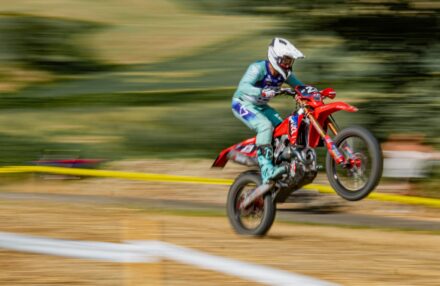 Round 4 Assoluti d'Italia in Pianello Val Tidone: Bernardini returns to racing, both he and Oldrati reach the podium. Ahlin and Corsi impress. Discover the gallery