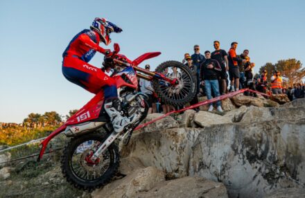 Strong performance and tough conditions at the EnduroGP opener in Custonaci, Sicily. Discover the full photo gallery.