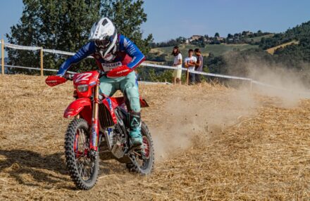 Round 4 Assoluti d'Italia in Pianello Val Tidone: Bernardini returns to racing, both he and Oldrati reach the podium. Ahlin and Corsi impress. Discover the gallery