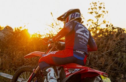 Strong performance and tough conditions at the EnduroGP opener in Custonaci, Sicily. Discover the full photo gallery.