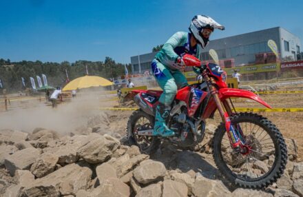 Round 4 Assoluti d'Italia in Pianello Val Tidone: Bernardini returns to racing, both he and Oldrati reach the podium. Ahlin and Corsi impress. Discover the gallery