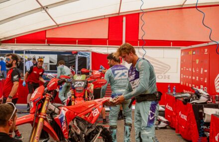 Round 4 Assoluti d'Italia in Pianello Val Tidone: Bernardini returns to racing, both he and Oldrati reach the podium. Ahlin and Corsi impress. Discover the gallery