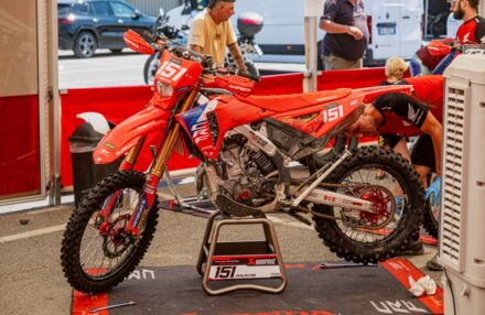 Round 4 Assoluti d'Italia in Pianello Val Tidone: Bernardini returns to racing, both he and Oldrati reach the podium. Ahlin and Corsi impress. Discover the gallery