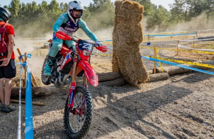 Round 4 Assoluti d'Italia in Pianello Val Tidone: Bernardini returns to racing, both he and Oldrati reach the podium. Ahlin and Corsi impress. Discover the gallery