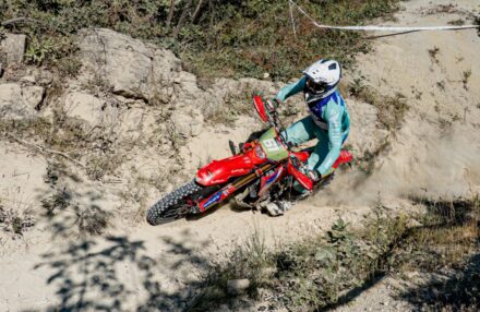 Round 4 Assoluti d'Italia in Pianello Val Tidone: Bernardini returns to racing, both he and Oldrati reach the podium. Ahlin and Corsi impress. Discover the gallery