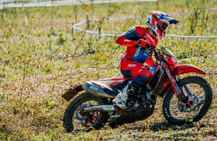 Strong performance and tough conditions at the EnduroGP opener in Custonaci, Sicily. Discover the full photo gallery.