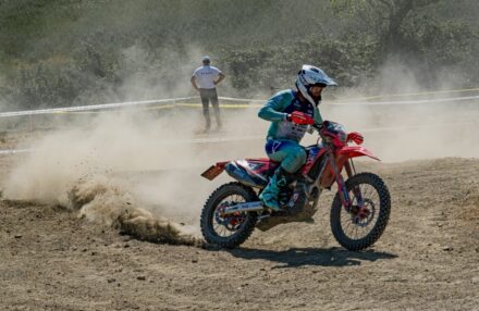 Round 4 Assoluti d'Italia in Pianello Val Tidone: Bernardini returns to racing, both he and Oldrati reach the podium. Ahlin and Corsi impress. Discover the gallery