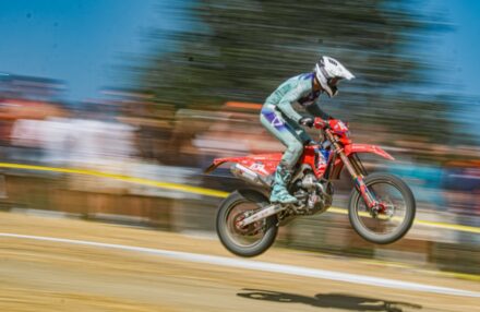 Round 4 Assoluti d'Italia in Pianello Val Tidone: Bernardini returns to racing, both he and Oldrati reach the podium. Ahlin and Corsi impress. Discover the gallery