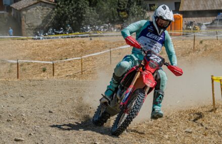 Round 4 Assoluti d'Italia in Pianello Val Tidone: Bernardini returns to racing, both he and Oldrati reach the podium. Ahlin and Corsi impress. Discover the gallery